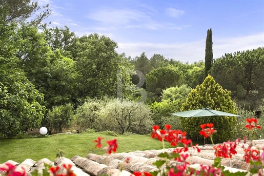 Charmante Villa in absolut ruhiger Lage in Roquefort-les-Pins zu verkaufen