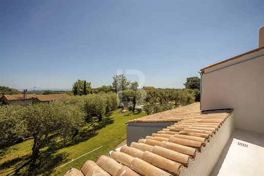 Villa in absolute tranquility with a glimpse of the sea in Châteauneuf de Grasse