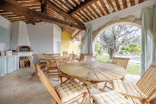 Stunning Villa, absolute charm with sea view for sale in Le Rouret