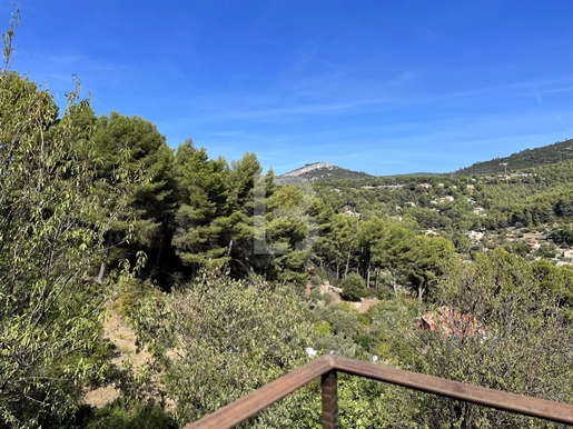 For sale, 200 m² family villa at Bas Faron, Toulon