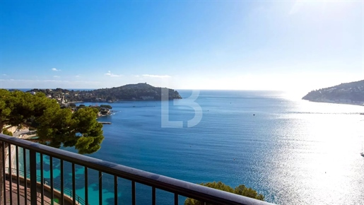 Villefranche-Sur-Mer, 3-bedroom semi-detached house, Sea View sold renovated