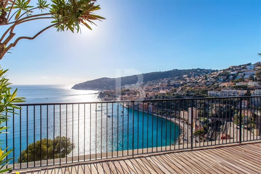 Villefranche-Sur-Mer, 3-bedroom semi-detached house, Sea View sold renovated