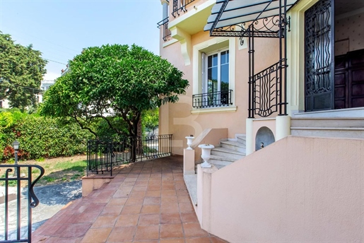 Nice Le Port, highly sought-after 'bourgeois' house close to the beach