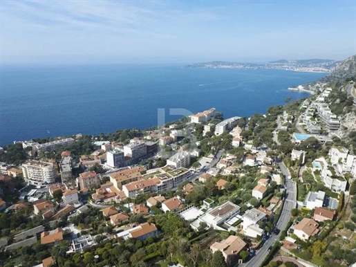Cap D'Ail, top-floor 2-bedroom apartment with terrace and Panoramic Sea View