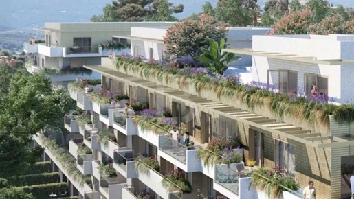 Appartement 5 pièces en dernier étage avec une vaste terrasse à Cagnes-sur-Mer