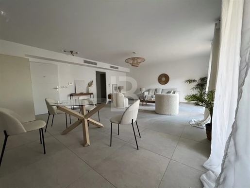 Antibes, 2-bedroom apartment with Roof-Terrace, 300m from the sea