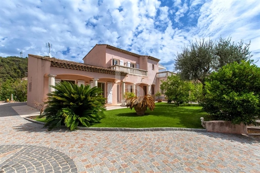 Villa for sale with a swimming pool in Villefranche-Sur-Mer in a popular area
