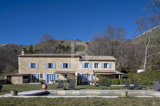Magnificent renovated sheepfold with panoramic sea and hillsviews