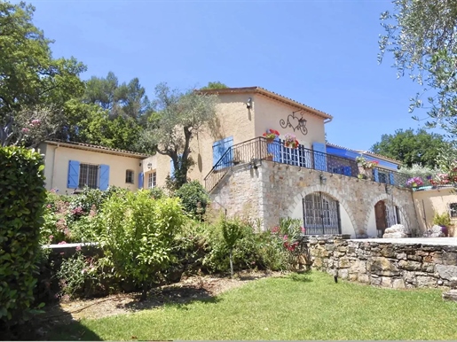 Stunning villa with panoramic views in a gated domain in Valbonne