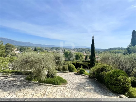 Magnifique villa avec des vues panoramiques dans un Domaine fermé à Valbonne