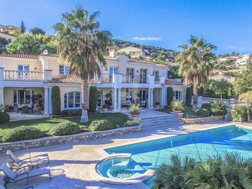 Magnifique villa à vendre en exclusivité avec vue mer et le Cap D’Antibes