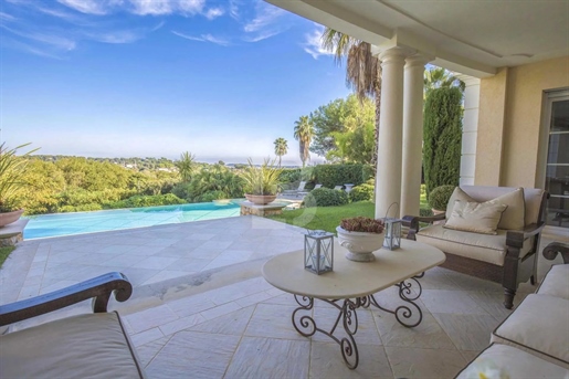 Sole Agent. Magnificent villa for sale with sea views and the Cap d’antibes