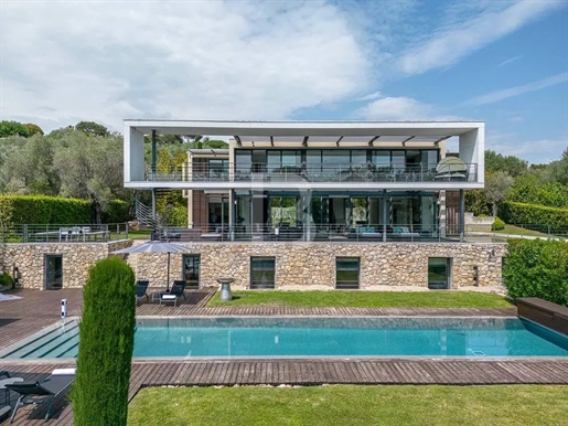 Moderne Villa mit hochwertigen Leistungen zum Verkauf in Mougins