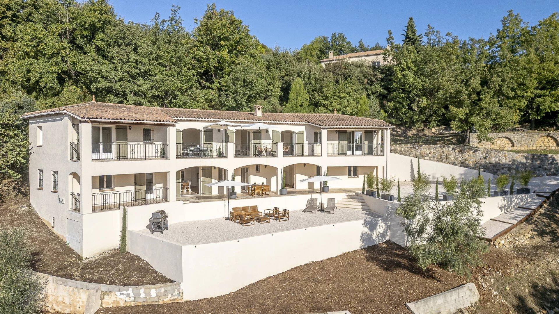 Large modern family villa on foot from the village of Callian