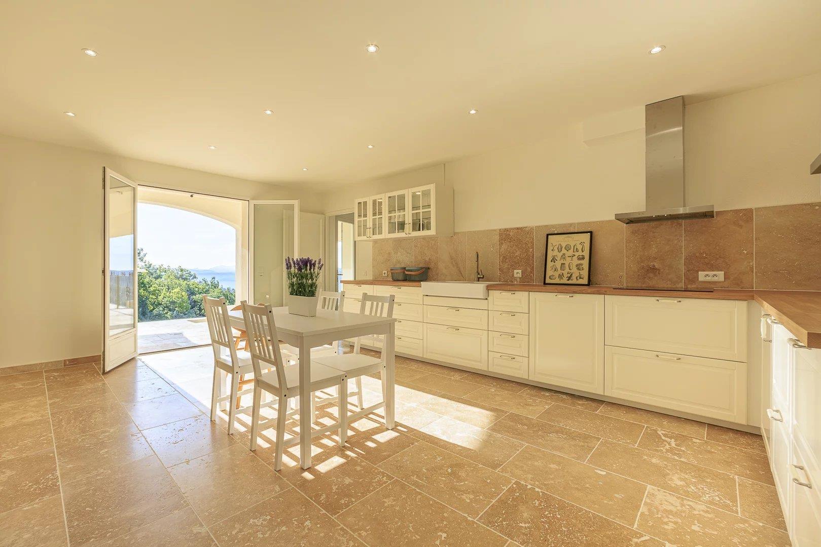 Large modern family villa on foot from the village of Callian