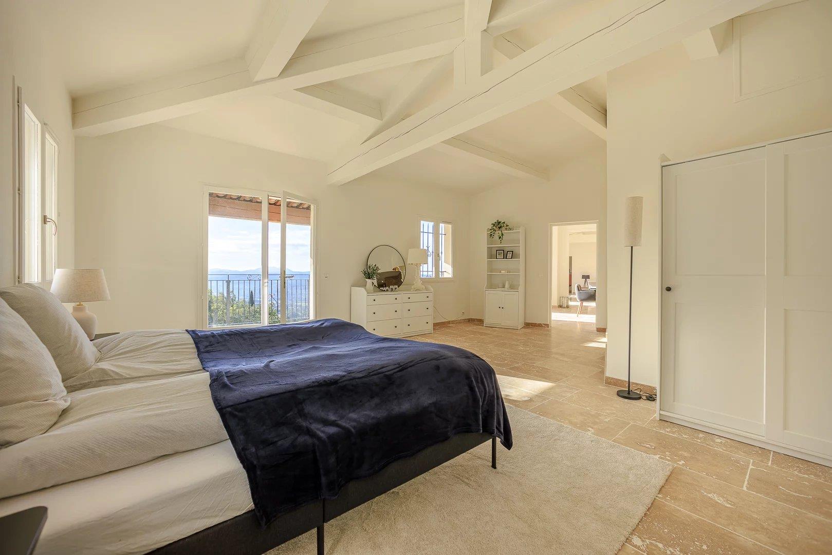Large modern family villa on foot from the village of Callian