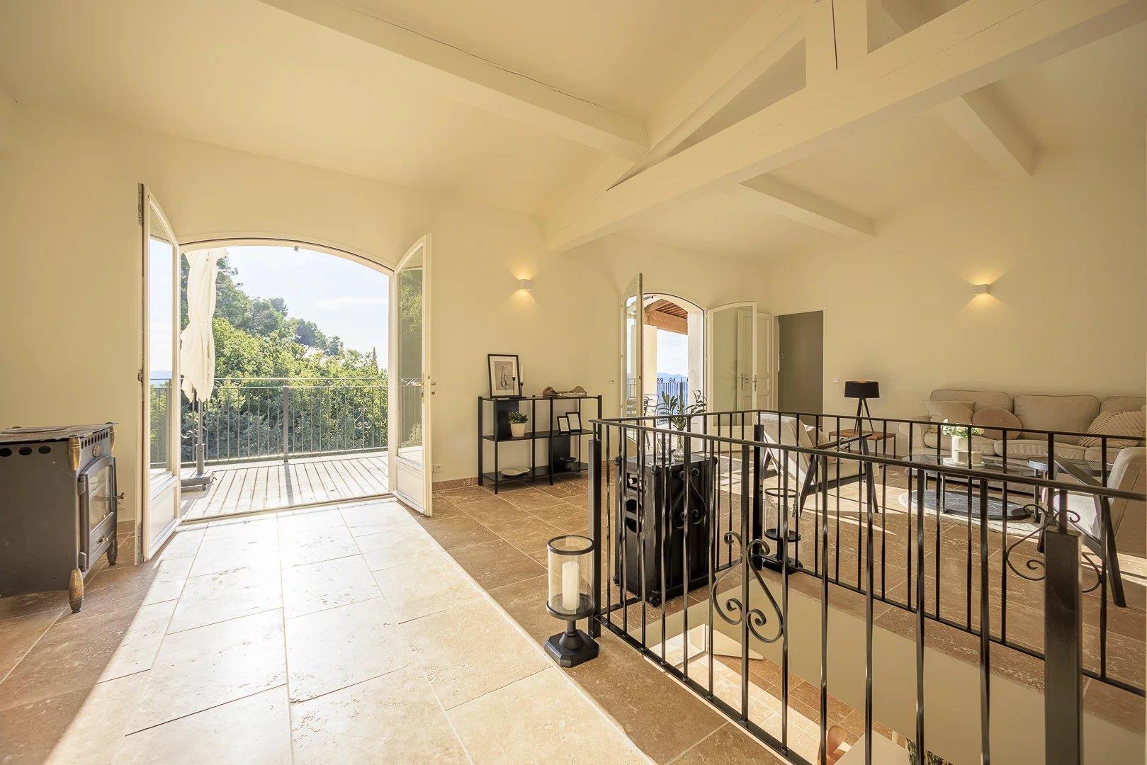 Large modern family villa on foot from the village of Callian