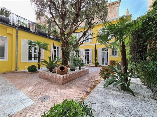Beautiful renovated town house for sale in Cannes