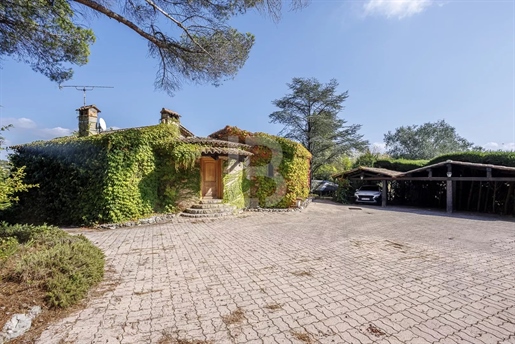 Provençaalse villa met 3 slaapkamers, studio, poolhouse en zwembad te koop in Mougins