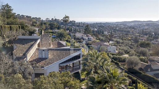 For sale in Mougins, architect villa in a secured domain