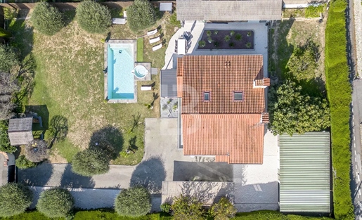 Gerenoveerde Provençaalse villa te koop met zwembad in Mougins.