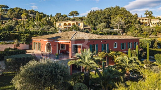 Superba casa di campagna provenzale con vista panoramica in vendita a Mougins