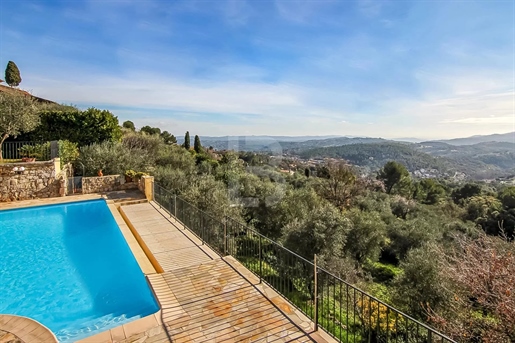 Mooi Provençaals huis in een rustige omgeving met uitzicht op zee