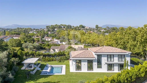 Splendid architect-designed villa for sale in Mougins