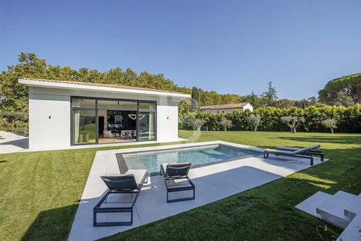 Splendid architect-designed villa for sale in Mougins