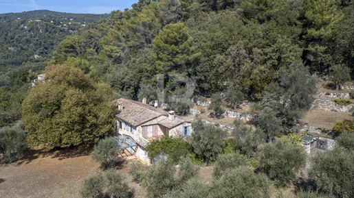 18Th century sheepfold in Grasse with panoramic views