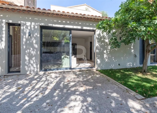 For sale in Cannes Montfleury, renovated semi-detached house