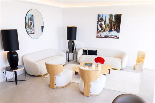 In vendita a Cannes Californie, splendido appartamento di 4 locali con vista panoramica sul mare