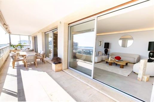 Продажа в Каннах Californie, великолепная 4-комнатная квартира с панорамным видом на море