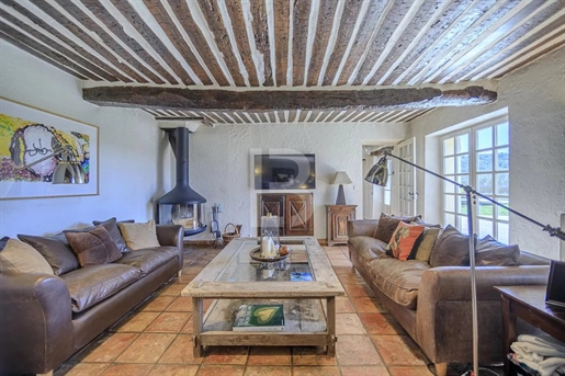 Magnificent Bastide with swimming pool for sale in Mouans Sartoux.