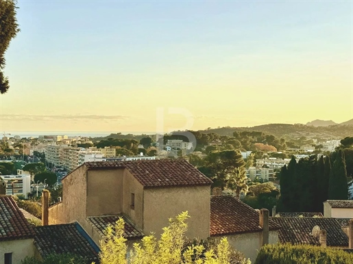 For sale in Mougins, house in gated estate, sea view and close to schools