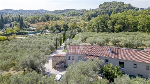 Beautiful villa for sale in Chateauneuf-Grasse in the heart of a superb olive grove