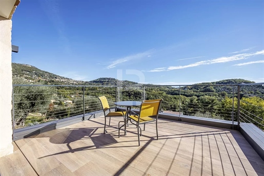 Rare, recent architect-designed villa with panoramic views, in absolute peace and quiet for sale in
