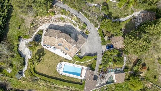 Schöne Familienvilla mit Gästewohnung zum Verkauf in Roquefort les Pins