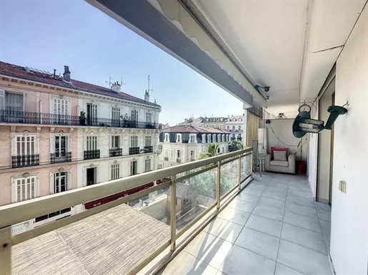 For sale in Cannes, 63m2 flat with large terrace