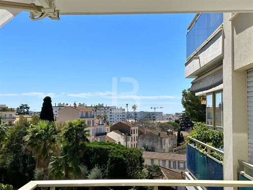 In Cannes zu verkaufen, schöne 3-Zimmer-Wohnung in ruhiger Lage mit freiem Blick
