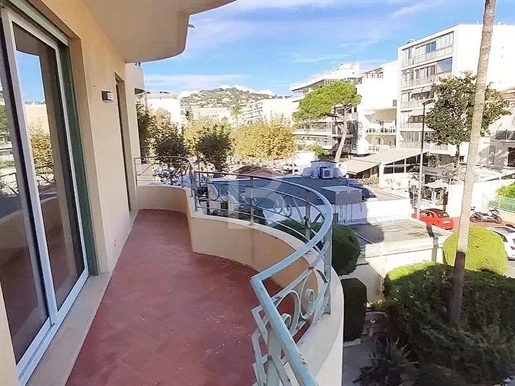 Schöne, komplett renovierte 3-Zimmer-Wohnung in Cannes Palm Beach