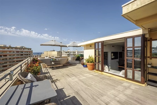 Penthouse in the heart of Juan les Pins