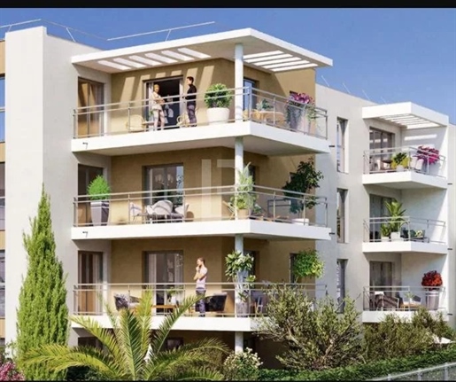 2 bedroom garden apartment for sale in Antibes
