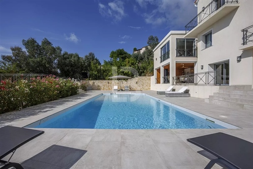 Wunderschöne Villa mit Pool in den Hügeln von Vallauris