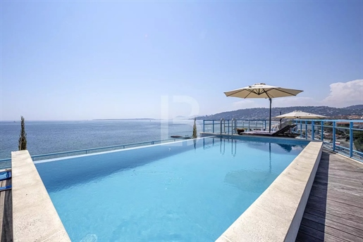 Appartement sur le toit avec piscine privative et magnifique vue mer
