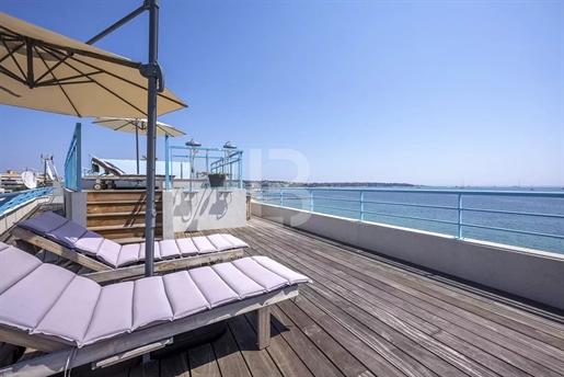 Appartement sur le toit avec piscine privative et magnifique vue mer