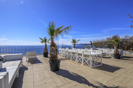 Penthouse Juan les Pins on the sea front