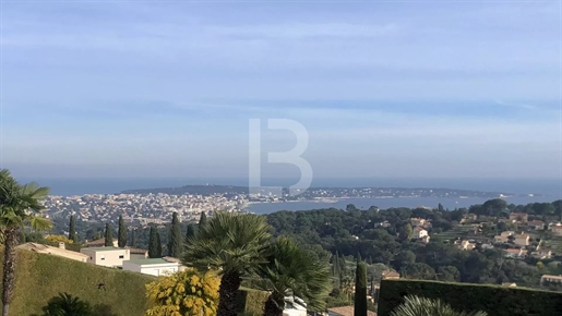 Panoramic sea view over the hills of Golfe Juan