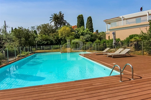 Villa Cap d'Antibes within walking distance to the beaches