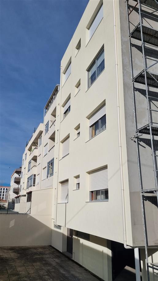Noul T3 Duplex cu finisaje excelente și garaj în Carvalhido/ Prelada